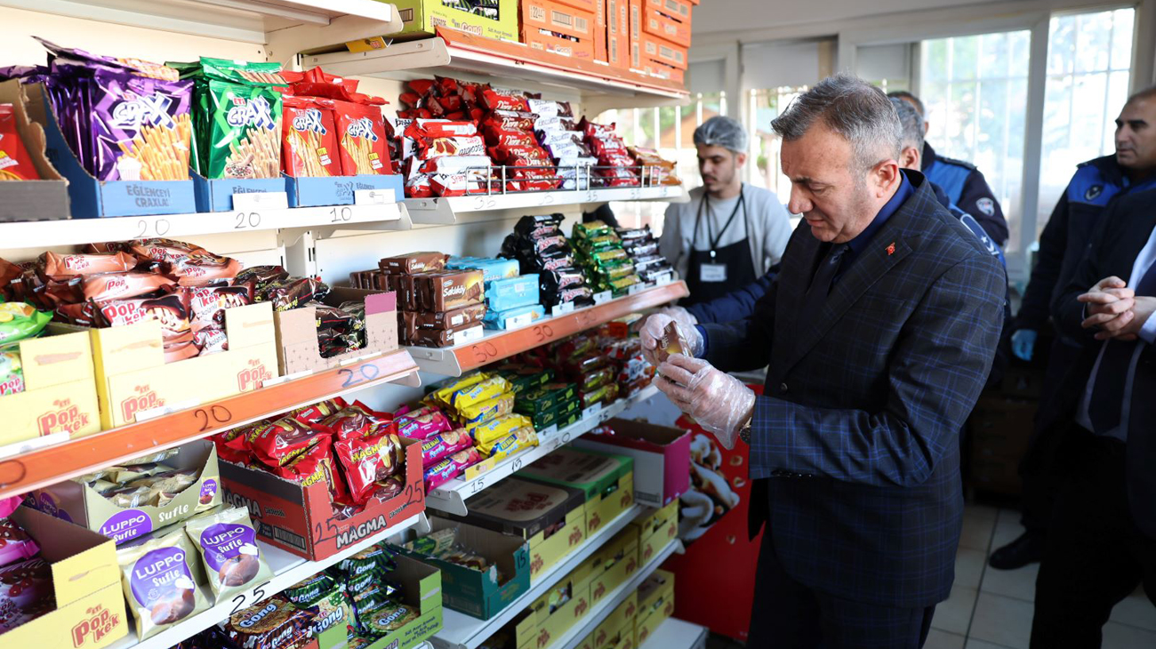 Akdeniz Zabıtasından Sağlıksız Ürün Satan Kantine Ceza