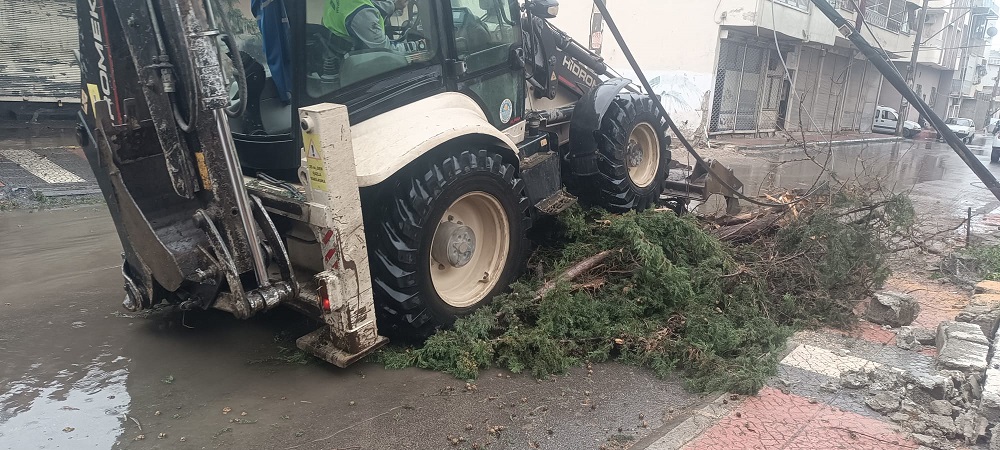 Akdeniz Belediyesi Ekipleri Teyakkuzda