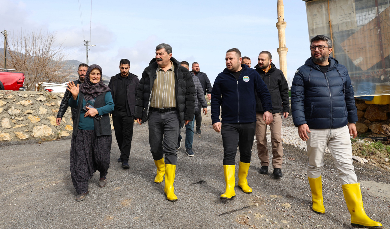 Toroslar Belediyesi Sağanak Yağışın İzlerini Silmek İçin 7/24 Çalışıyor
