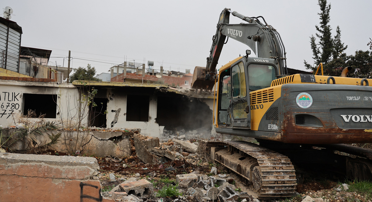 Toroslar’da Metruk Yapılar Yıkılıyor
