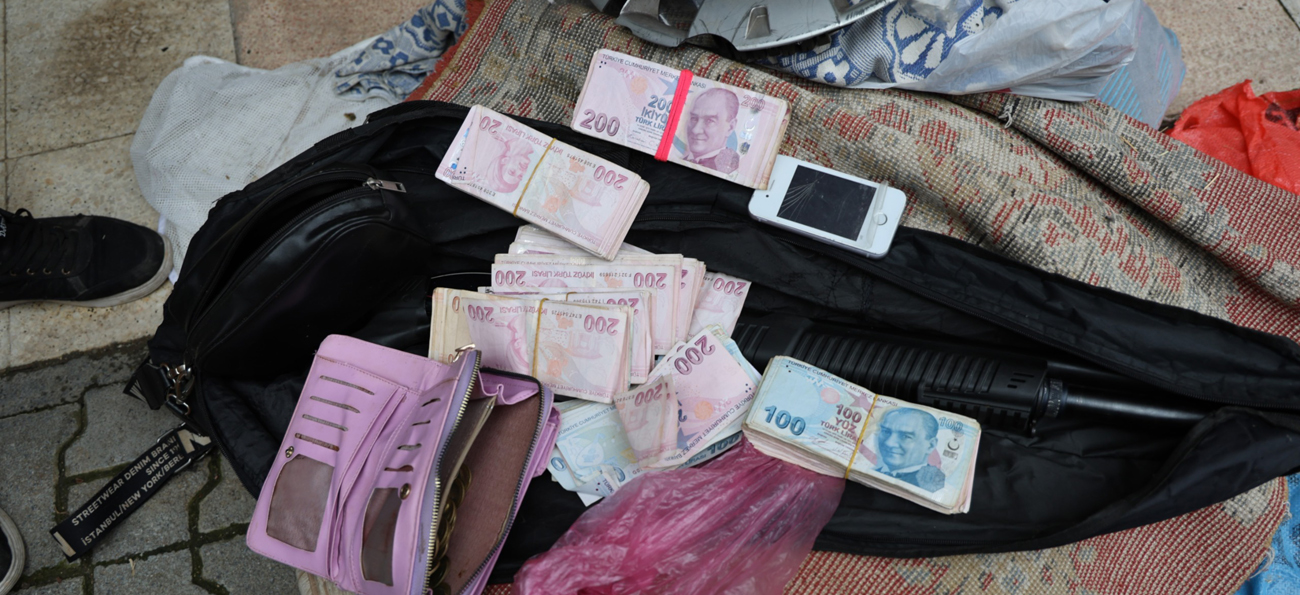 Çöp Evde 115 Bin Lira ve Ruhsatsız Silah Bulundu