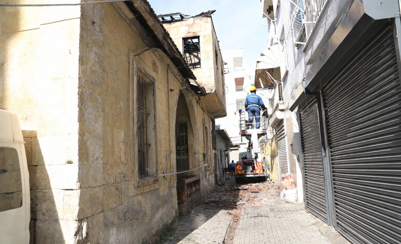 Yangında Zarar Gören Tarihi Mersin Evinin Çatısı Temizlendi